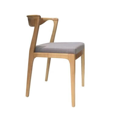 Silla en madera de Guindo con asiento tapizado